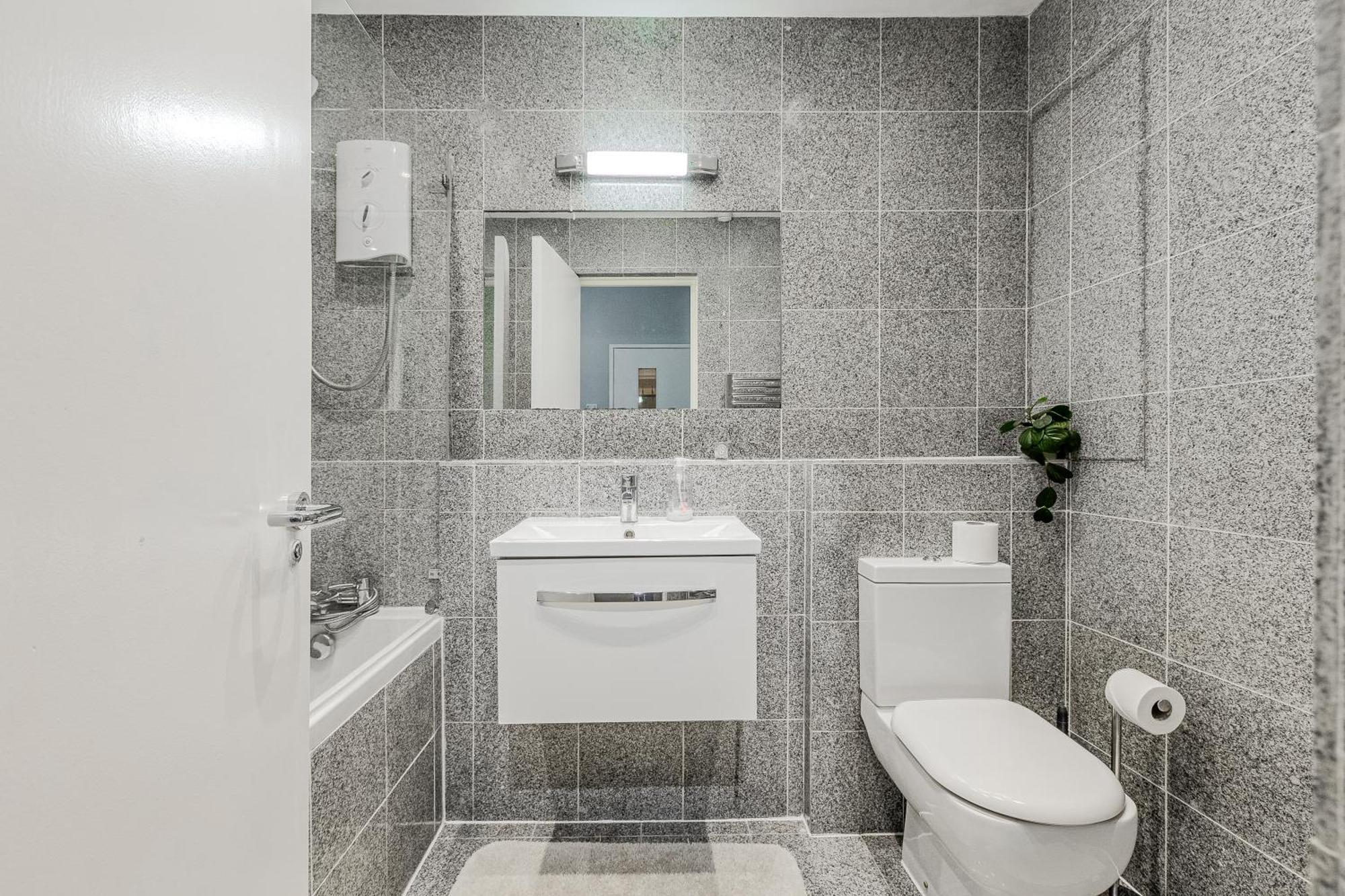 Stunning Central 2Br Flat Btw Soho & Covent Garden London Bagian luar foto